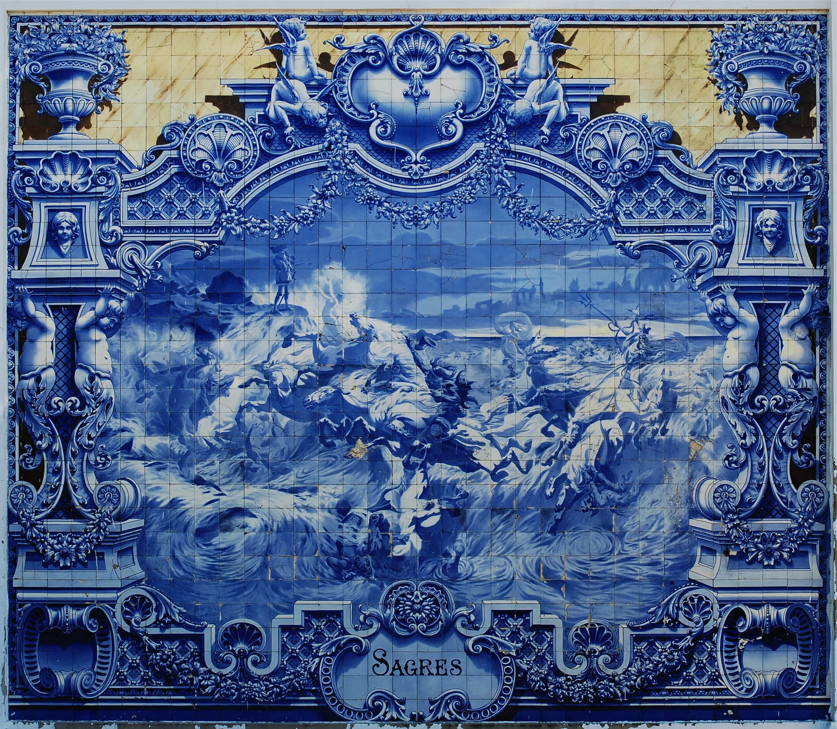 Painel de azulejo português azul e branco em Lisboa.