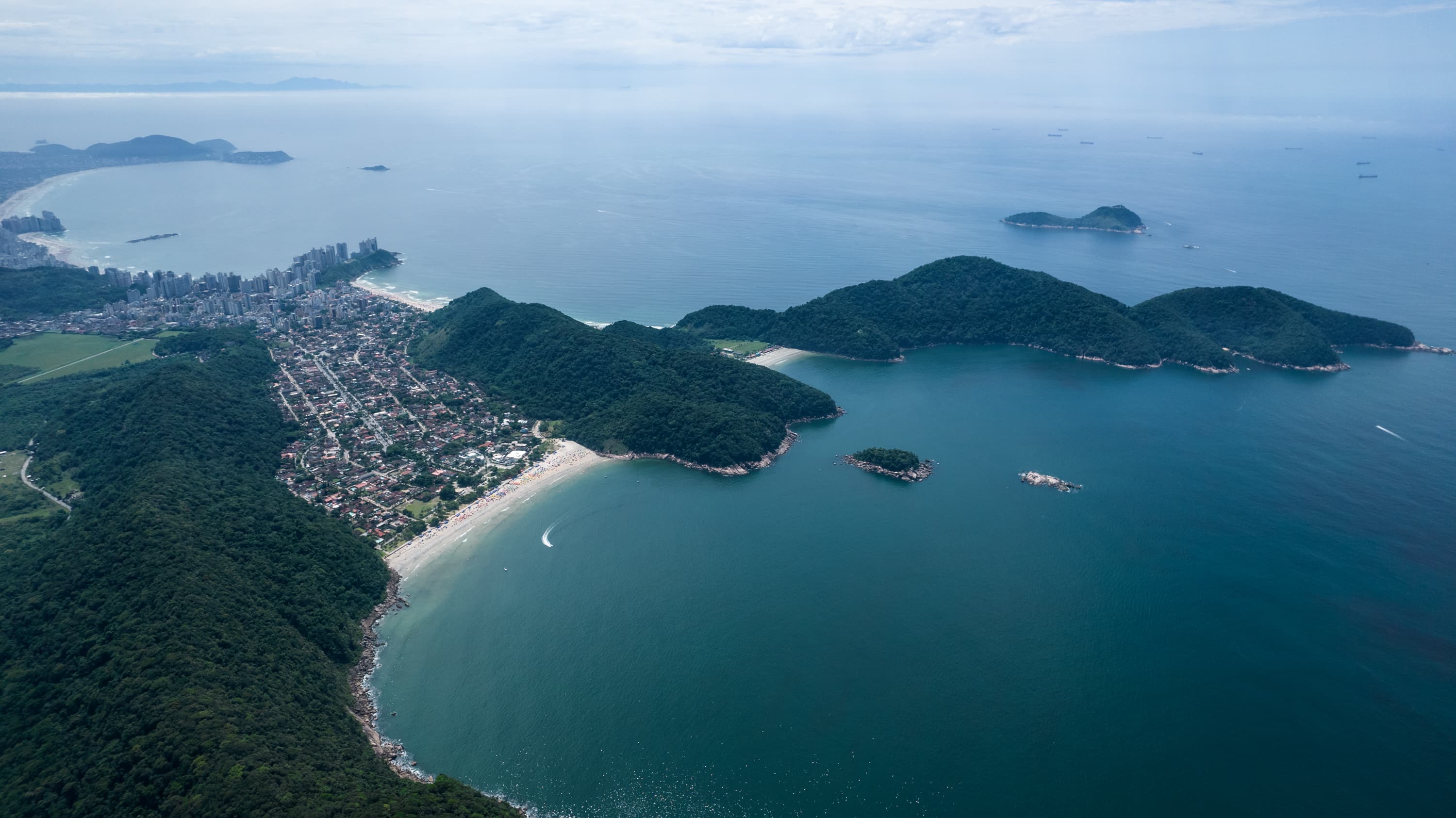 瓜伊乌巴海滩 (Praia do Guaiúba)